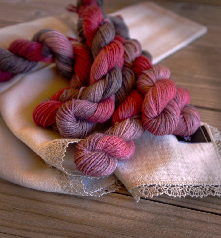 Liefde voor wol Knomad Yasmin – ongeverfd garen in naurel of grijs